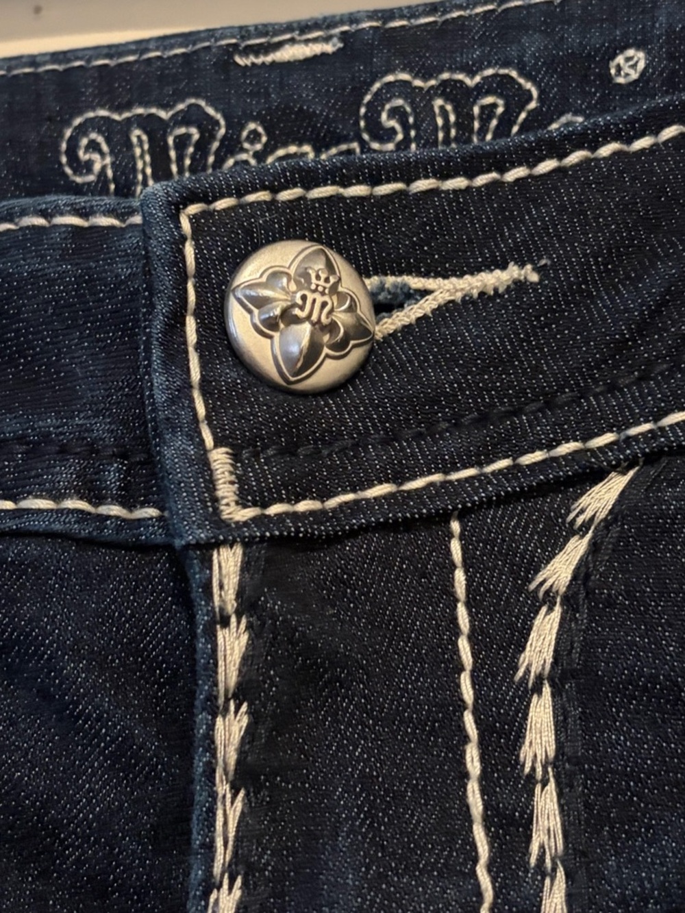 Miss Me Cuffed Capri Jeans Dark Wash Thick Stitch Flap Pocket Y2K- Size 32 - Picture 3 of 6